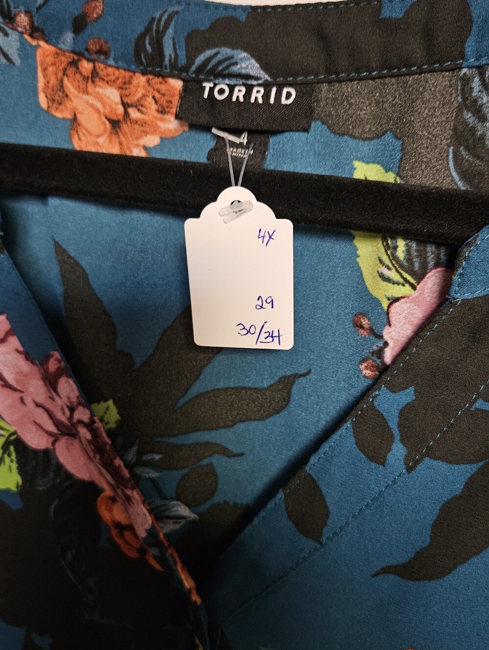 torrid Teal Floral Button-Front Sleeveless Top - Picture 3 of 4